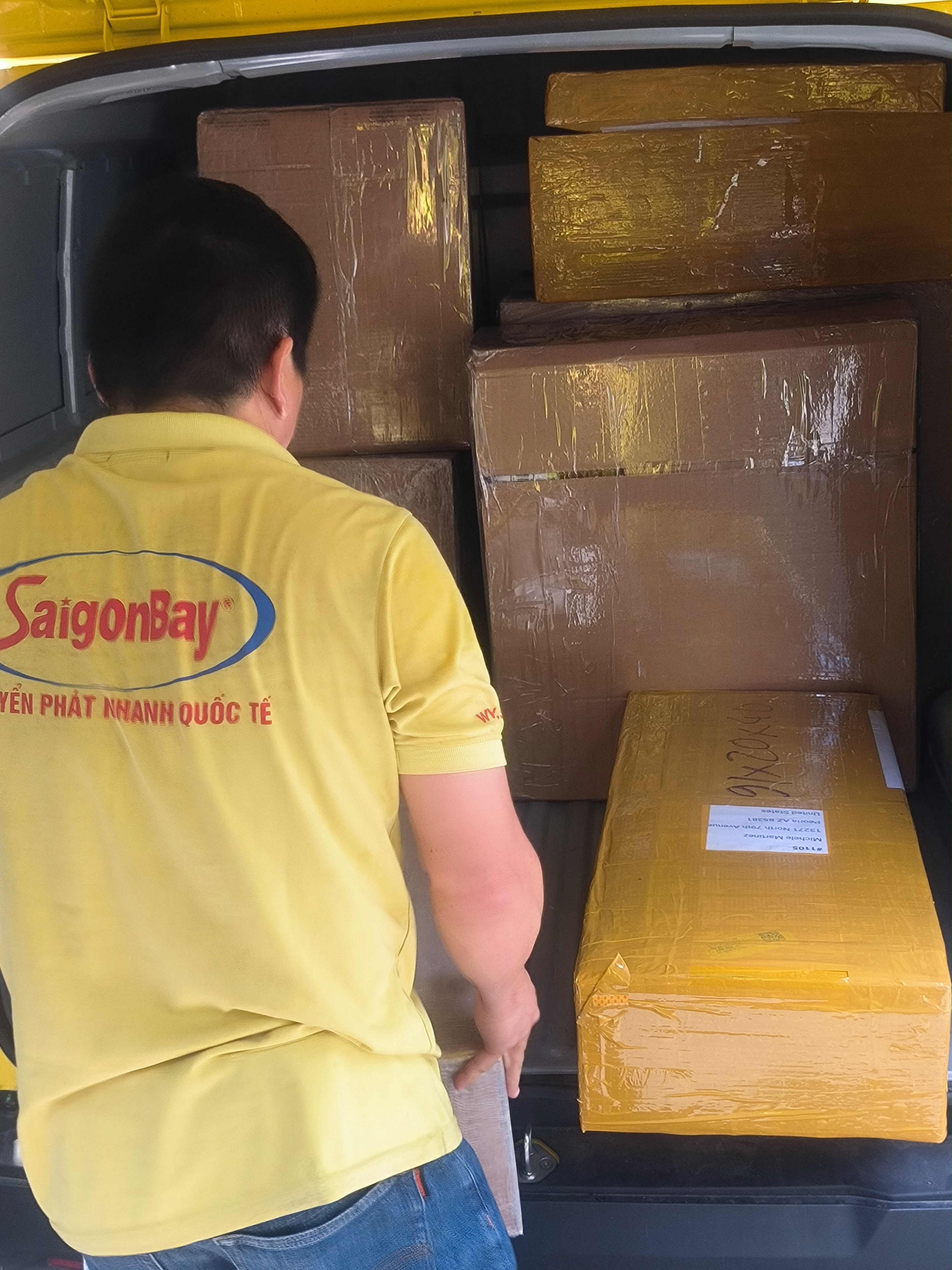 Đội ngũ nhân viên Saigonbay Express gửi hàng quốc tế chuyên nghiệp tận tâm